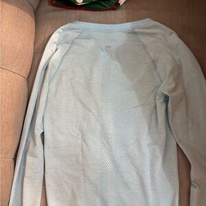 lululemon swiftly tech - long sleeve - race length 2.0 - light blue - size 4